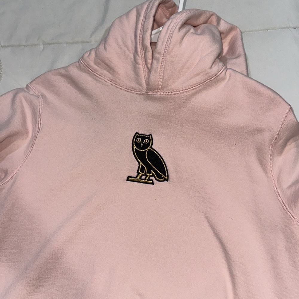 OVO Women’s Classic Owl Hoodie in Blush